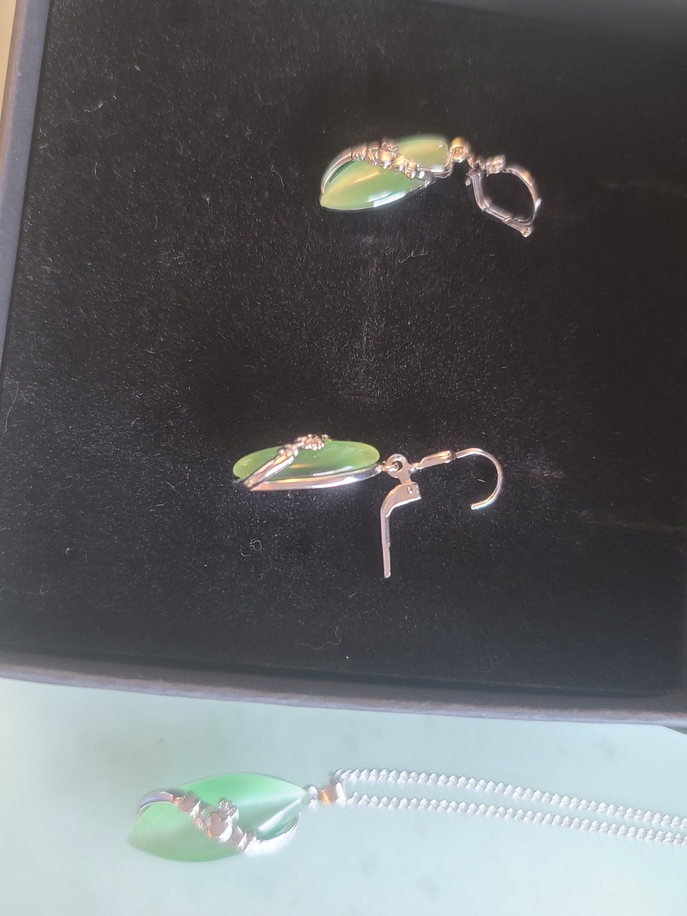 Green Leaf Drop Earrings and Pendant Set - Unbranded